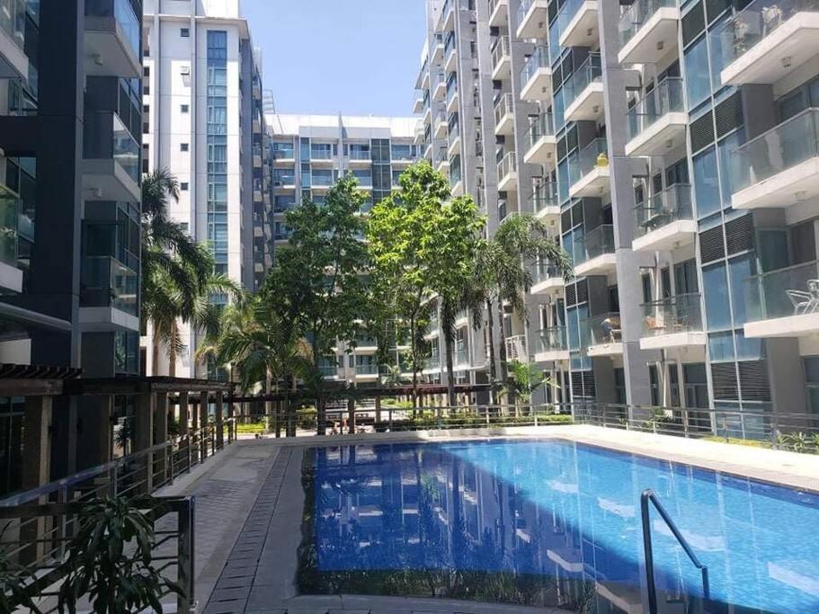 Lovely 2 Bed Room Condo Infront Of Naia Terminal 3 Manila Bagian luar foto