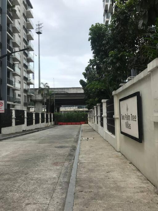 Lovely 2 Bed Room Condo Infront Of Naia Terminal 3 Manila Bagian luar foto