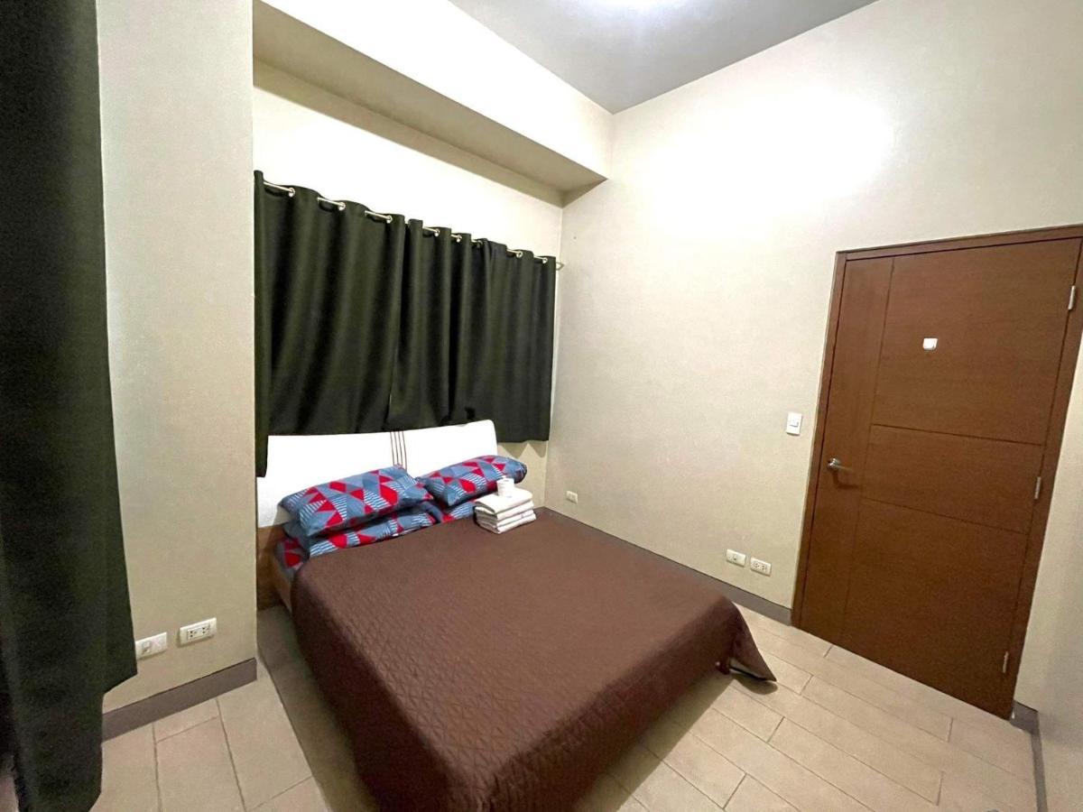 Lovely 2 Bed Room Condo Infront Of Naia Terminal 3 Manila Bagian luar foto
